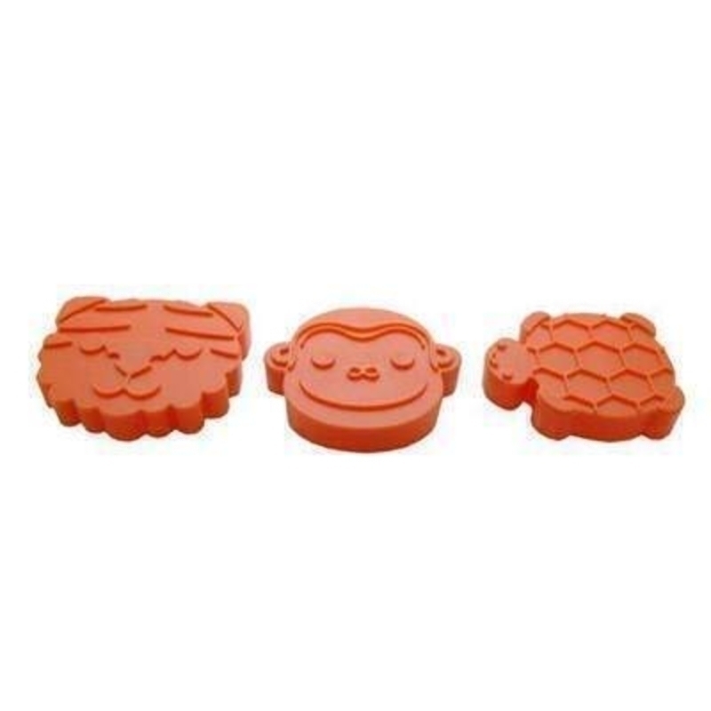 Typhoon fun set of 3 Cheeky Animals cookie cutters have double sided designs. Charlie Chimp, Tommy Turtle, Terry Tiger cookie cutters. Each cutter is design to cut and stamp cookie dough to create generous sixed cookies. H 2.5cm x W 12cm x D 10cm. Box Co